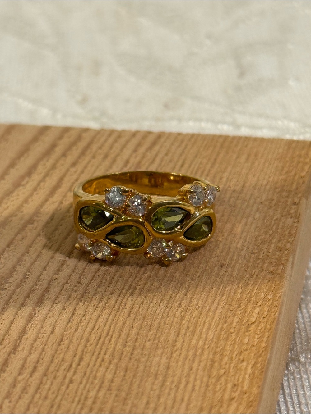 Gold-Tone Green Gemstone Cluster Ring - Elegant Women’s Size 8 Ring NOTE